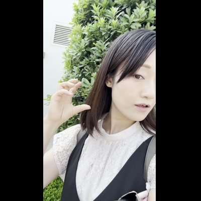 F19外で歩きながら自撮り2