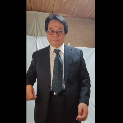 スーツ 税理士風 相談乗っている
