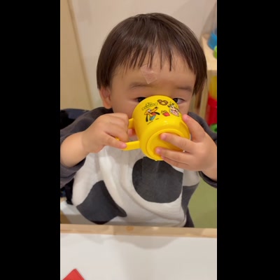 水筒や飲み物を自分で飲む